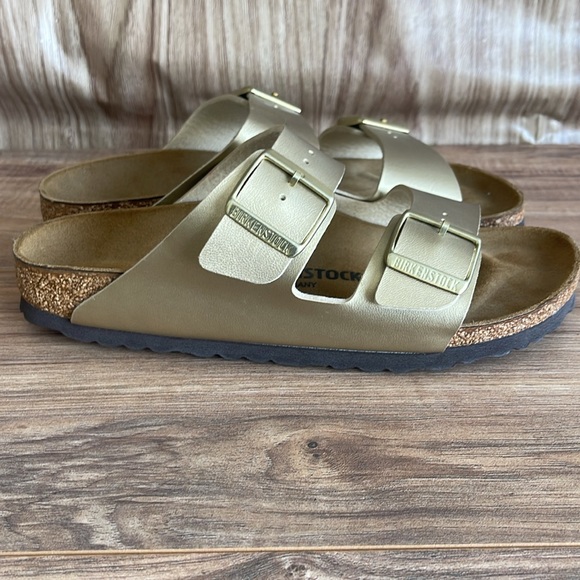 NEW Birkenstock Arizona Big Buckle slide sandals in a gold metallic - Picture 3 of 9